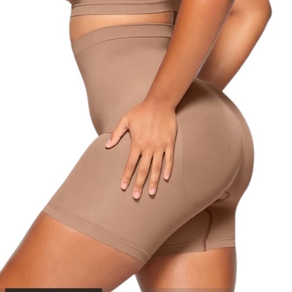 NEW SKIMS Seamless  Shapewear Shorts  SIENNA - Picture 3 of 7